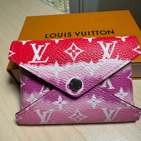 LOUIS VUITTON MONOGRAM ESCALE SMALL KIRIGAMI POCHETTE INSERT 💜🤍❤️ - Picture 1 of 9